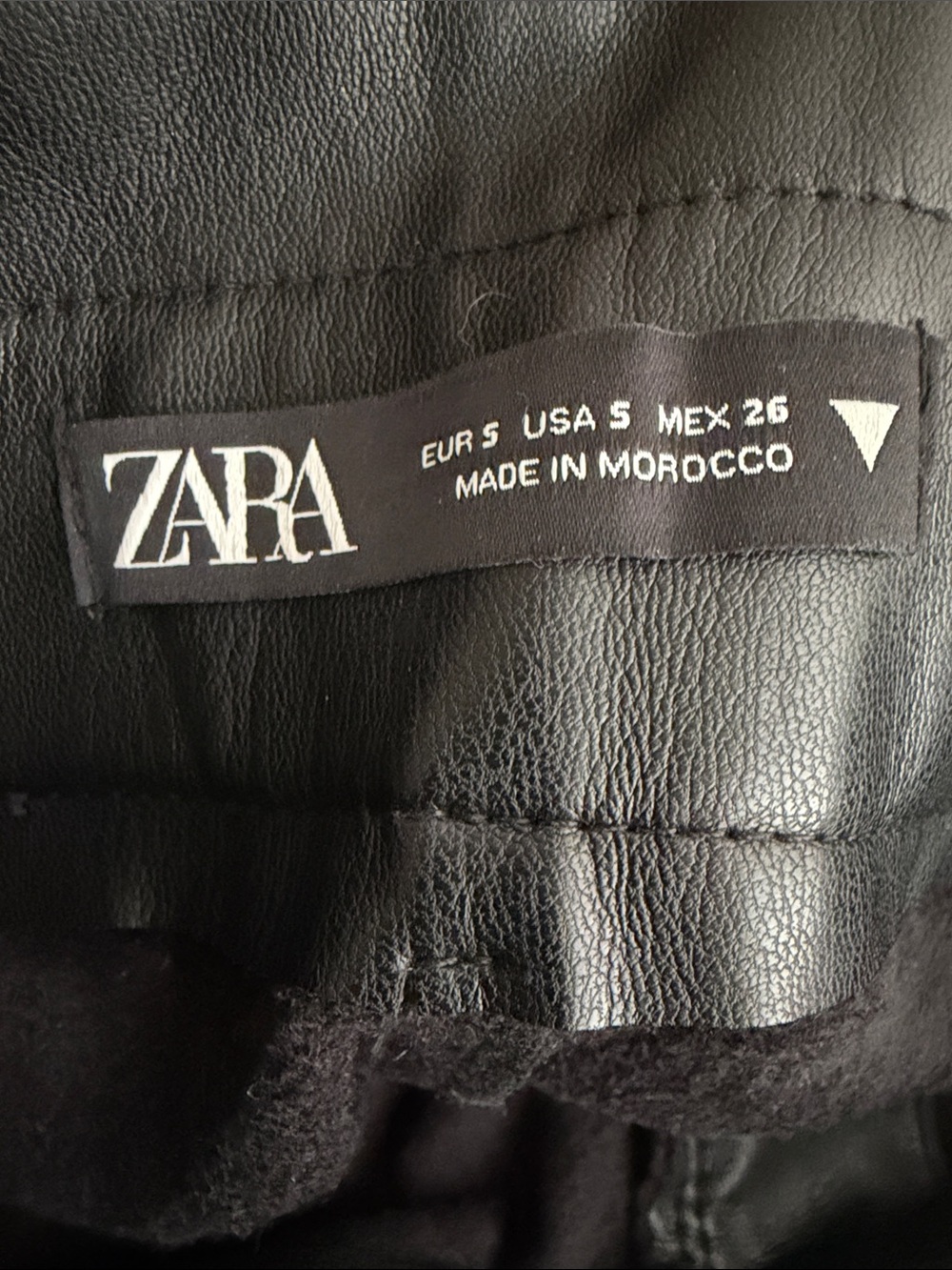 ZARA Black High Waist Faux Leather Pleated Shorts Belt S Vegan Classic Timeless - Picture 5 of 8